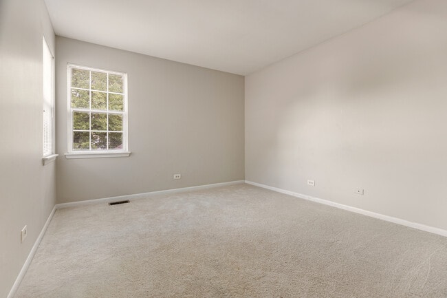 Building Photo - 1171 Regency Dr