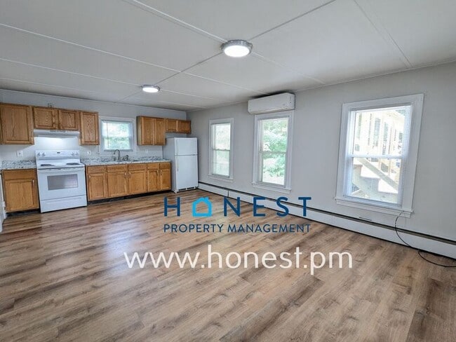 Building Photo - 110 Silver St