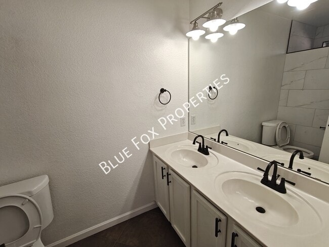 Building Photo - 2289 W Enchantment Pl