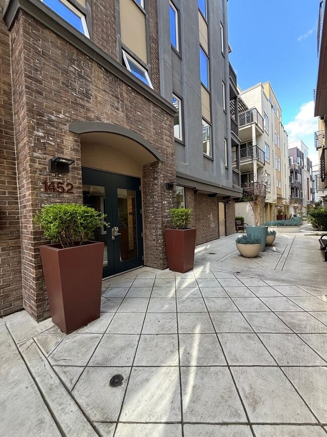 Building Photo - Move-In Ready - New Build 2 Bed / 2 Bath Condo in Milpitas