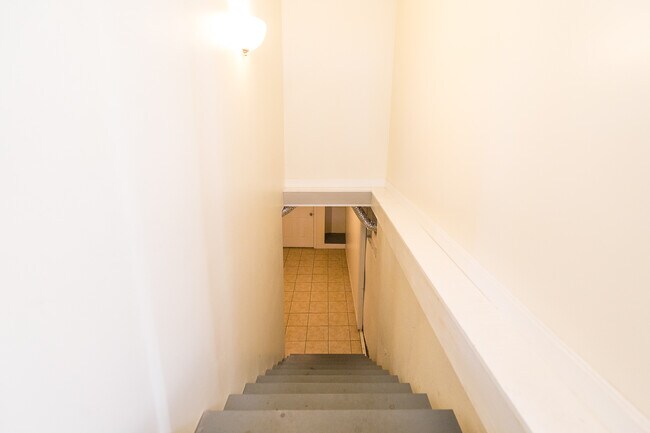 Building Photo - 5 Douglass St