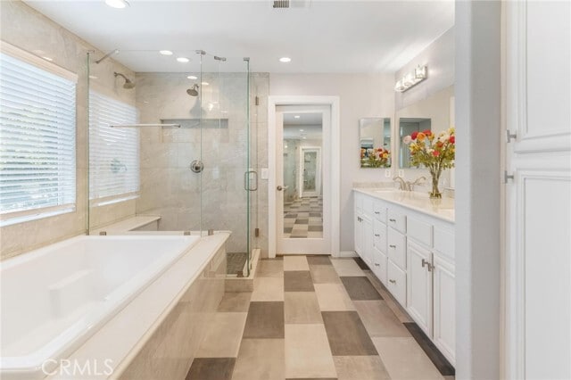 Building Photo - 7681 Stonegate Dr