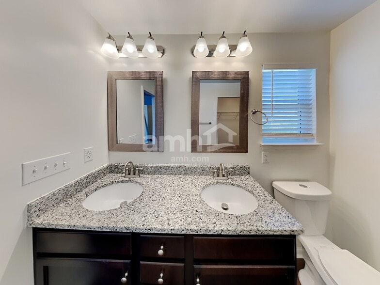 Building Photo - 404 Moses Rhyne Dr