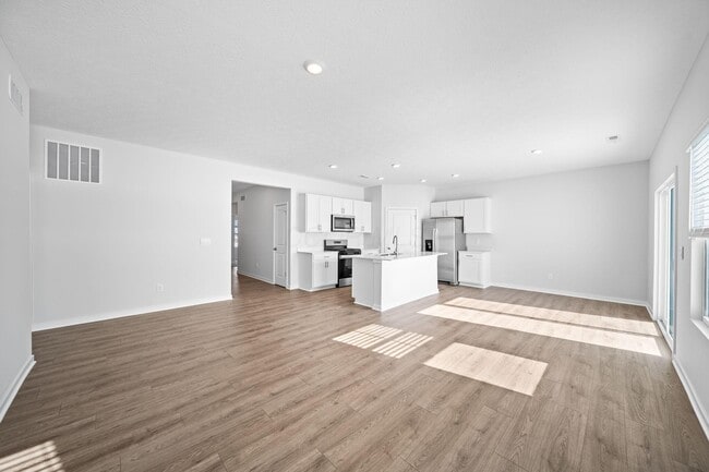 Building Photo - 511 Darliene Dr