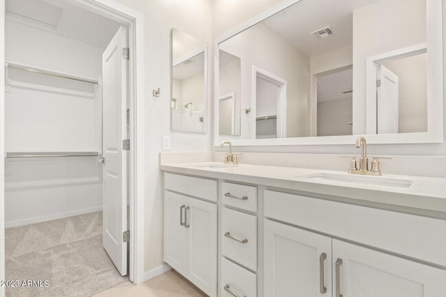 Building Photo - 729 E Zesta Ln