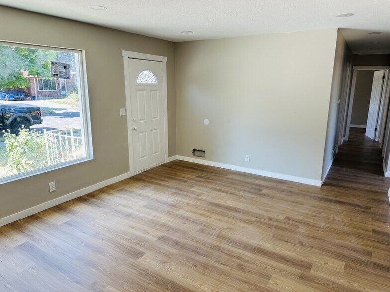Building Photo - 19 E 1300 S