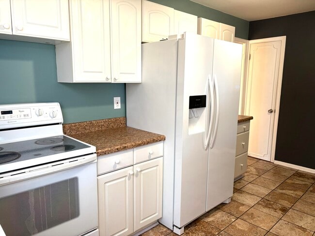 Building Photo - 27160 Spring Arbor Dr