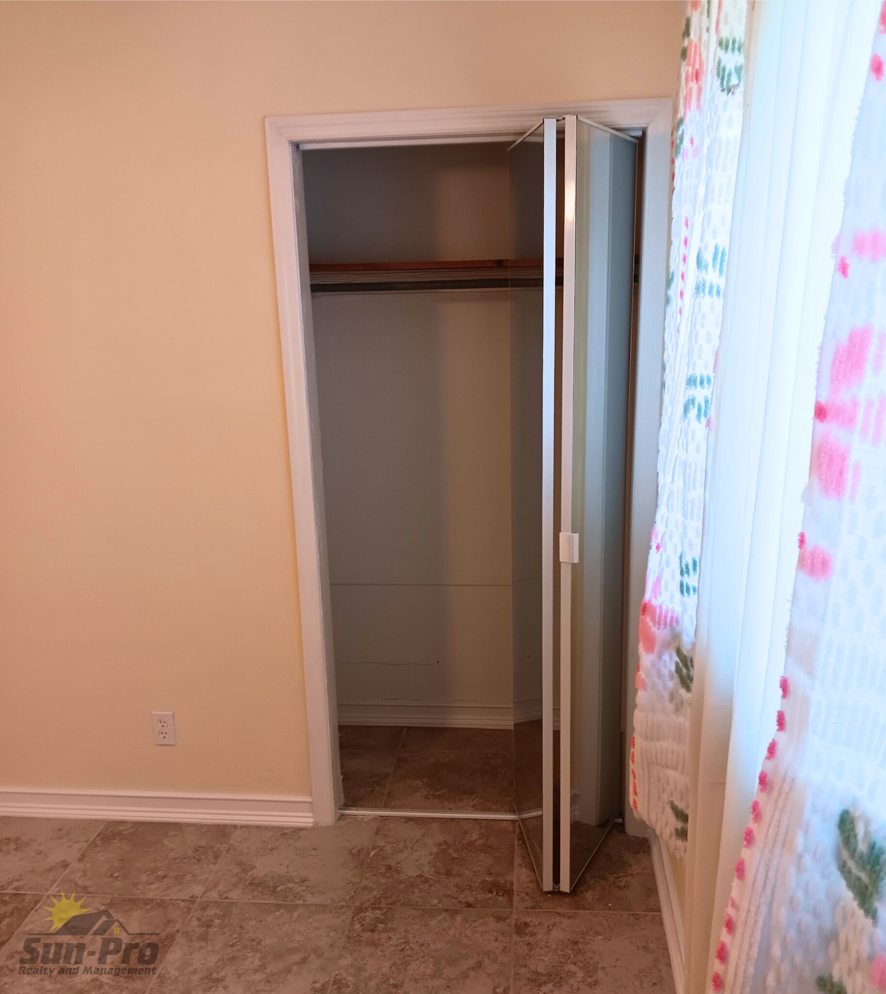 Building Photo - 619 Hudson St