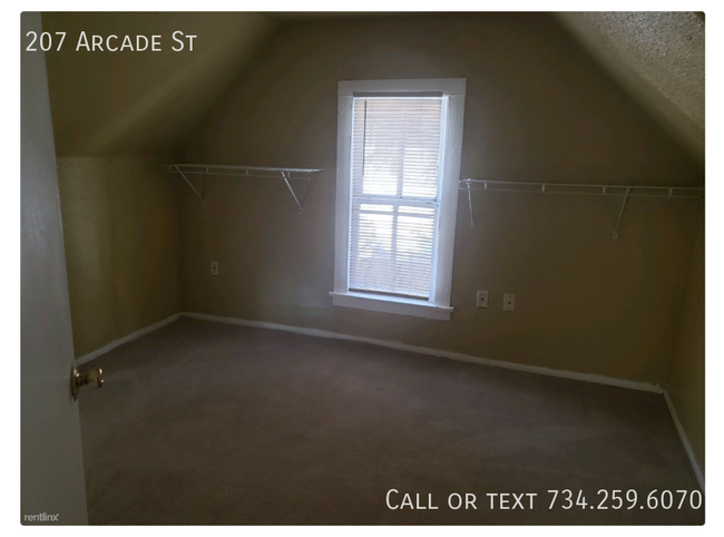 Building Photo - 207 Arcade St