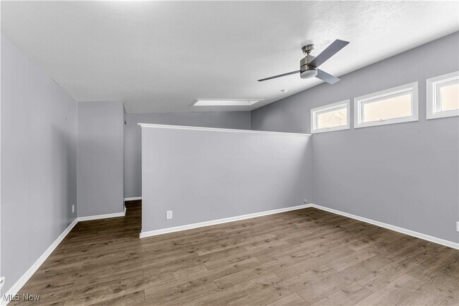 Building Photo - 1041 W 10th St