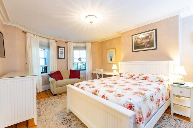 Primary Photo - 21 E Concord St
