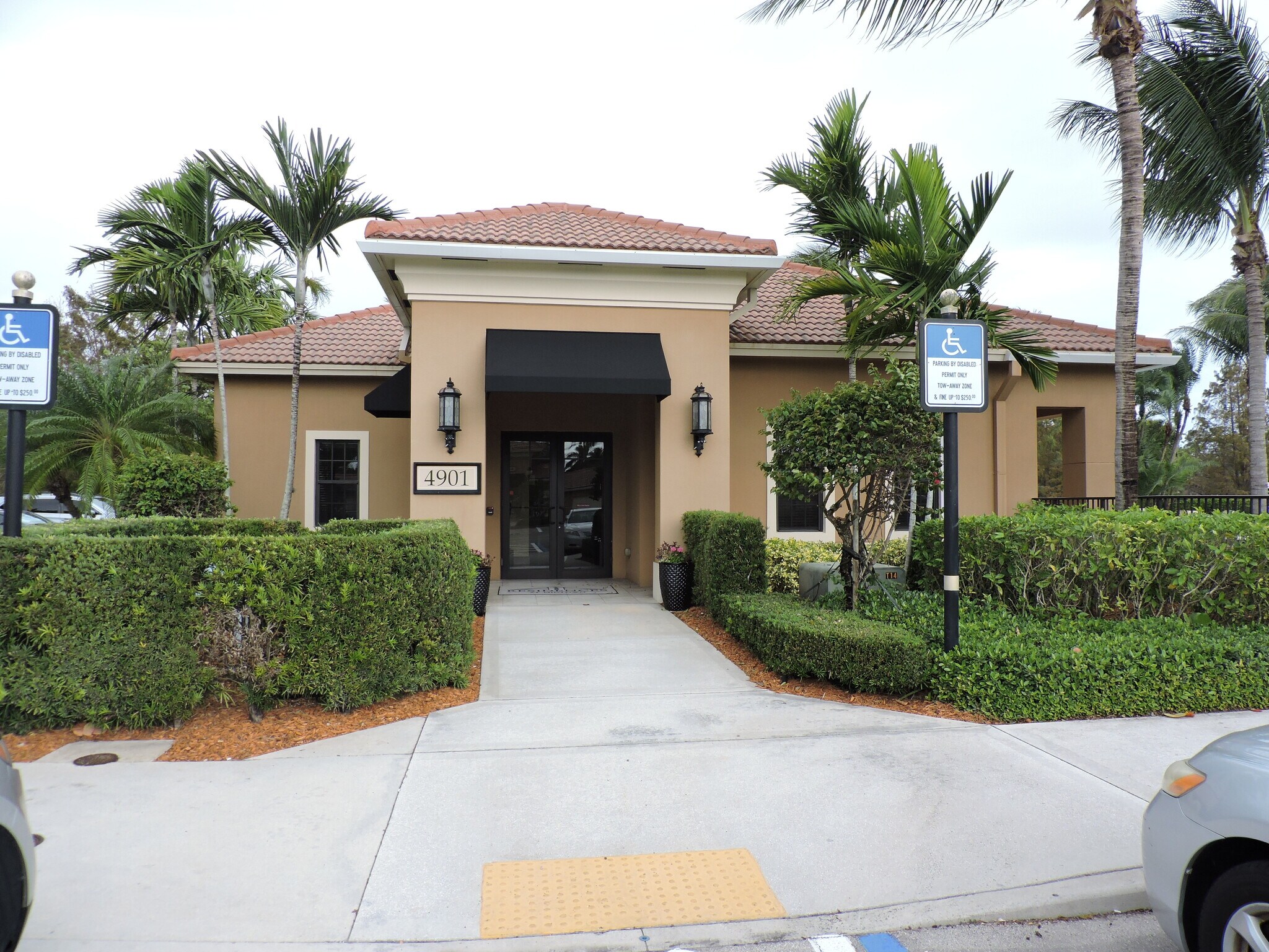 Building Photo - 4903 Midtown Ln