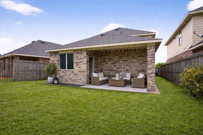 Building Photo - 16817 Pink Wintergreen Dr