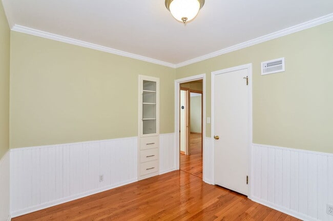 Building Photo - 2420 Sumter Ave S