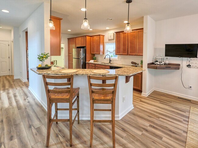 Building Photo - Spacious 3BR / 3.5BA Single family home • 2,500 Sq Ft • Baywood