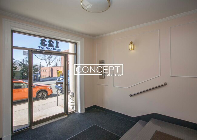 Building Photo - 123 Highland Ave