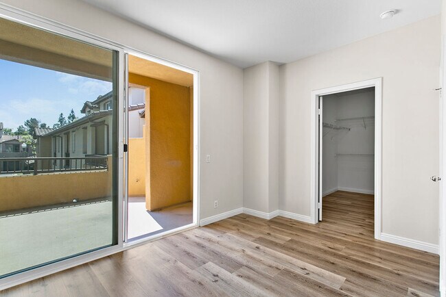 Building Photo - 37 Stepping Stone