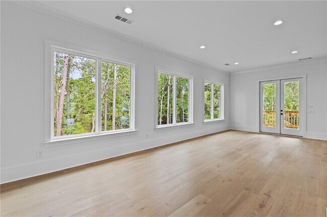 Building Photo - 6120 Hutchins Dr