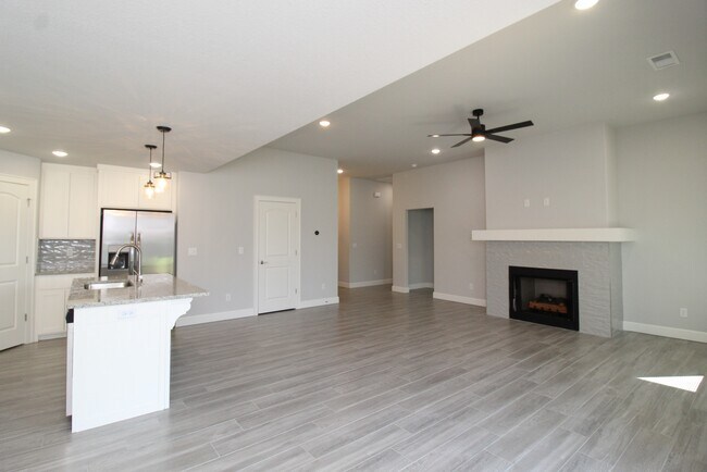 Building Photo - 1045 Autumn Royal Ave