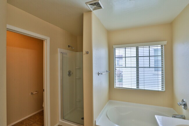 Building Photo - 501 N Citrus Ln