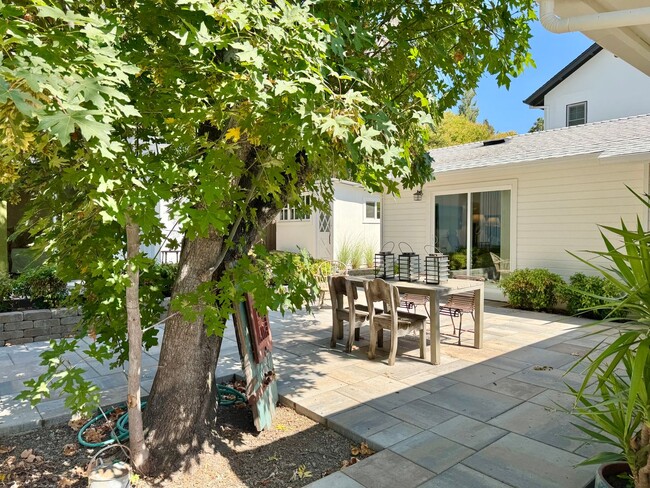 Building Photo - Available For 4+ Months!* Rare Find Furnished Saint Helena Gem, “Upper Tainter” 2 Bedrooms, 2 Bat...