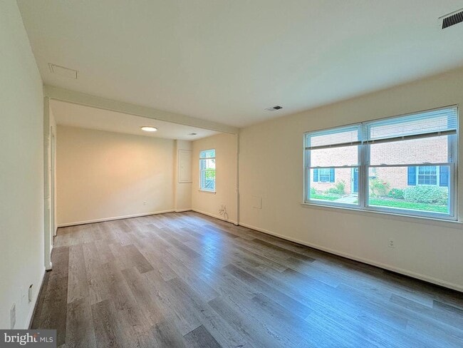 Building Photo - 8848 Walutes Cir