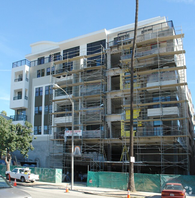 Building Photo - Kingsley Villa