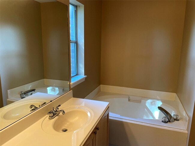 Building Photo - 6414 Founding Dr