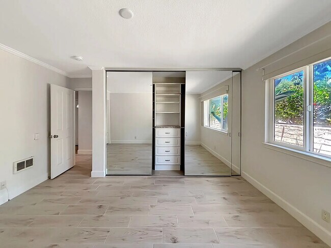 Building Photo - 8503 Villa La Jolla Dr