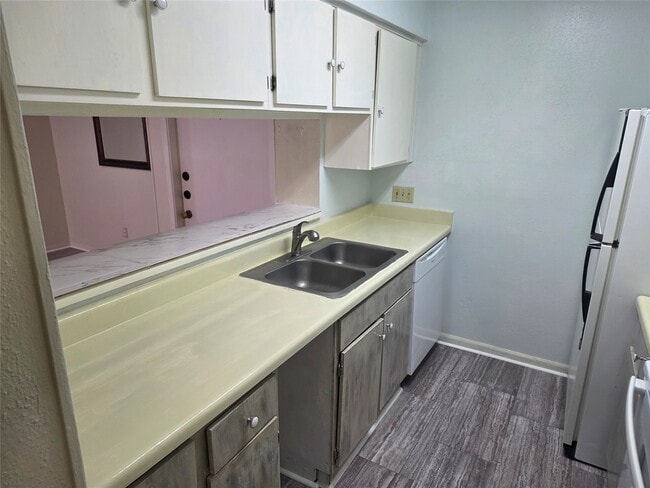 Building Photo - 3025 Walnut Bend Ln