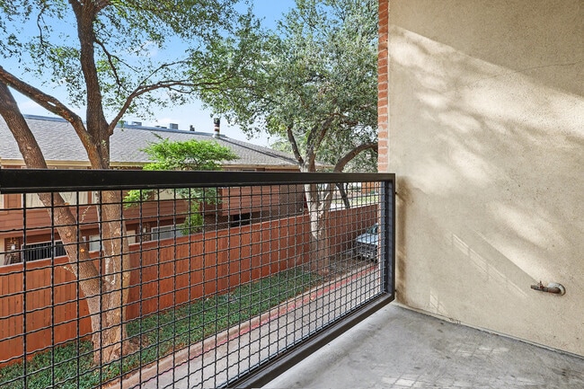 Building Photo - 4412 McKinney Ave