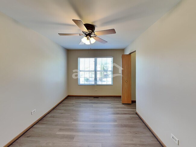 Building Photo - 1612 Lake Pointe Dr