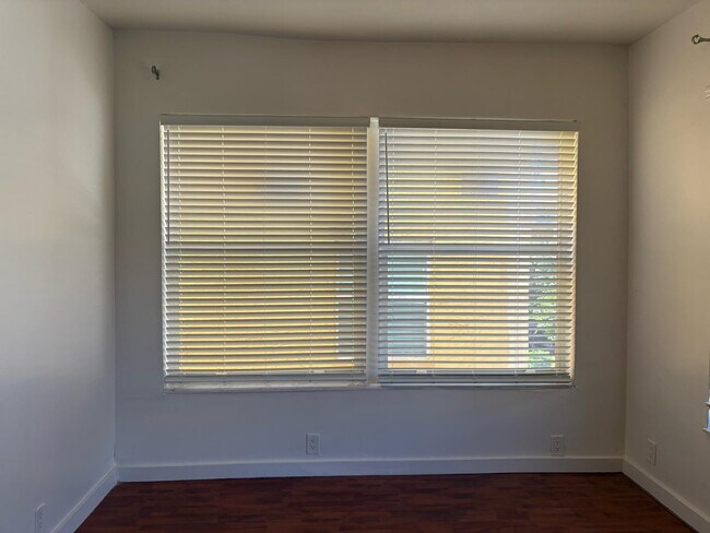 Building Photo - 1320 Drexel Ave