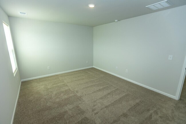 Building Photo - 324 Sweet Vernal St