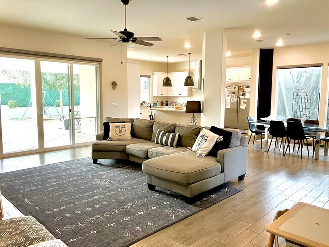 Building Photo - 9207 Manor Forest Ln