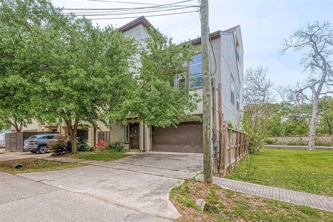 Building Photo - 6014 Hamman St
