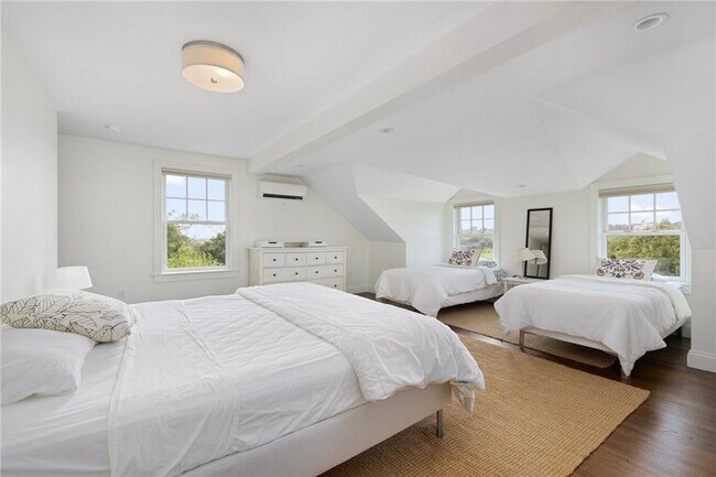 Building Photo - 21 Ocean Heights Rd