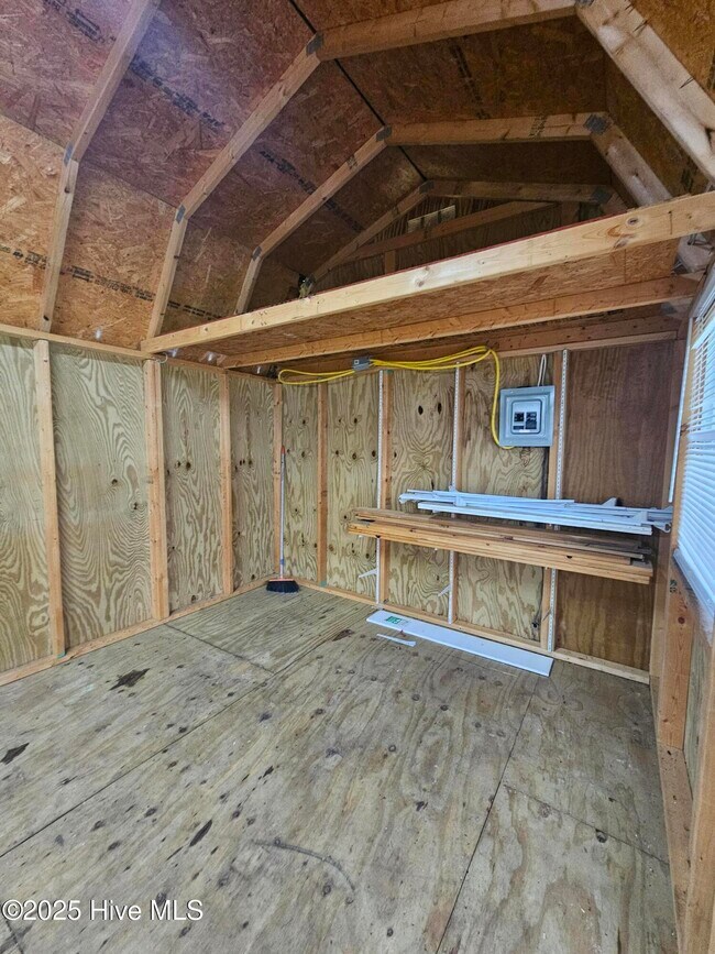 Building Photo - 109 Penquin Pl