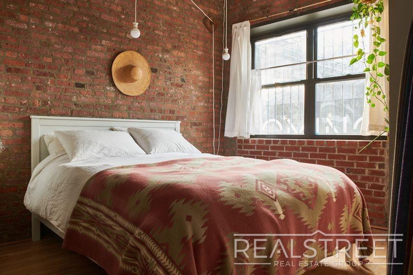Building Photo - Spacious LOFT in Williamsburg!