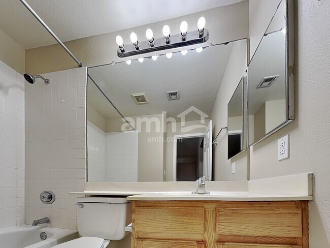 Building Photo - 293 N Slate St