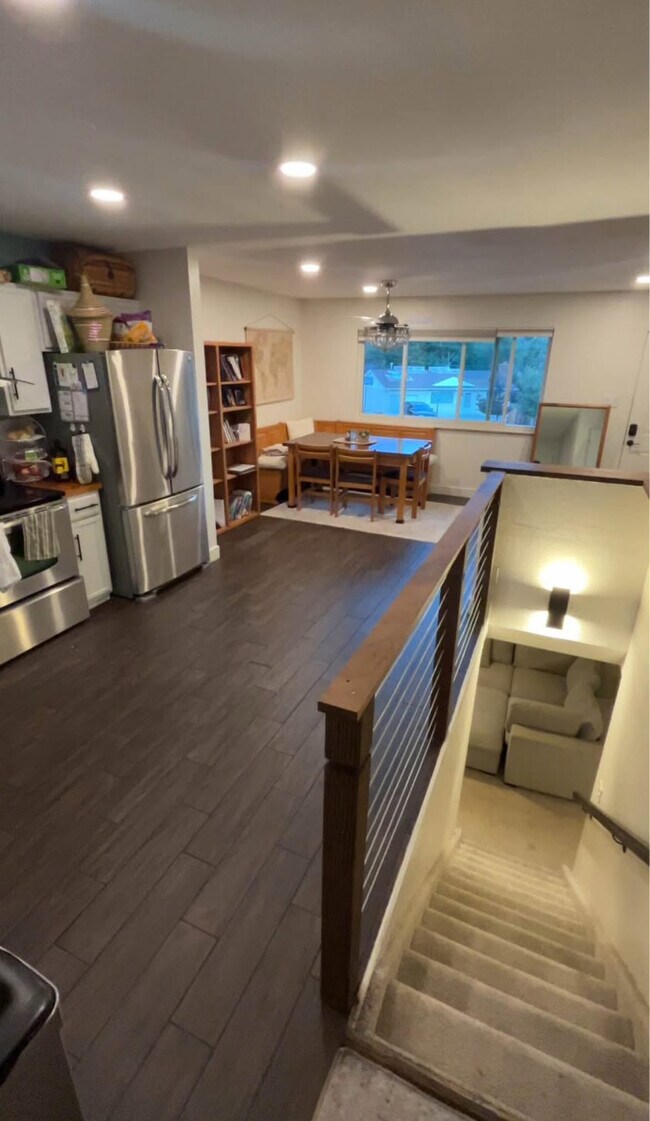 Building Photo - 2018 King Ct