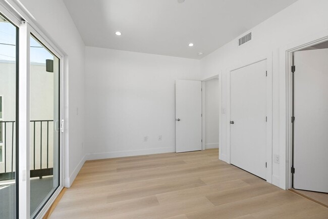 Building Photo - 10967 Calvert St