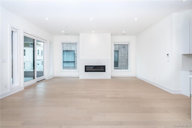 Building Photo - 110 Chatsworth Ave