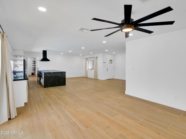 Building Photo - 3118 S Evergreen Rd