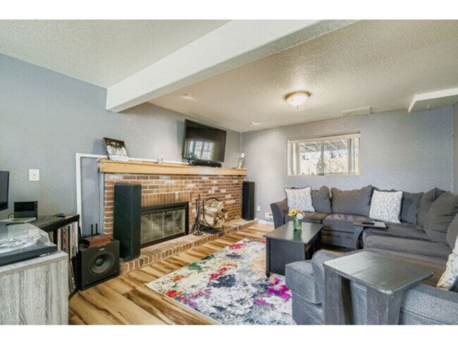 Building Photo - 10922 Forest Cir