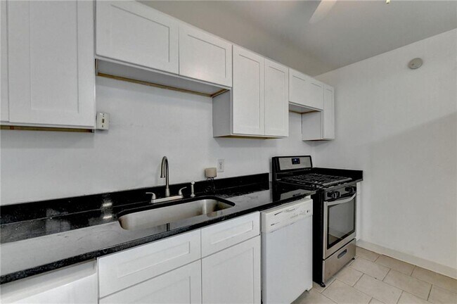 Building Photo - 215 Piedmont Ave NE