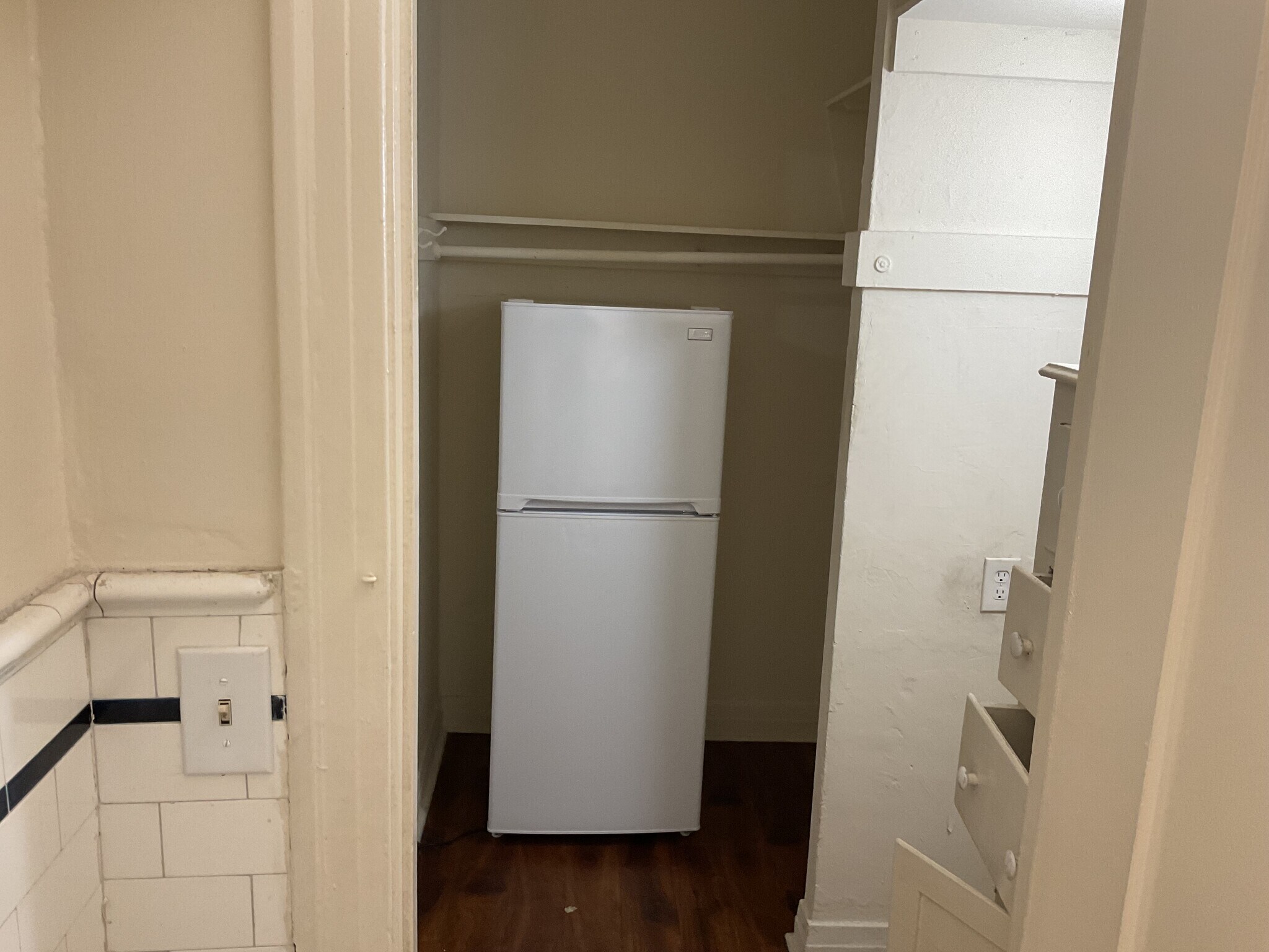 Building Photo - 3906 Beverly Blvd