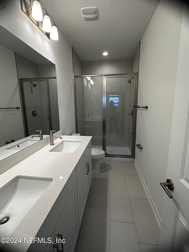 Building Photo - 315 Brandon Lks Dr
