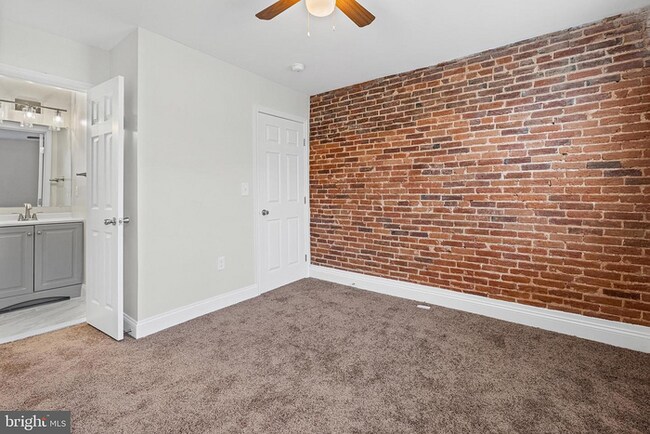Building Photo - 3 bedrooms, 3.5 bathrooms
