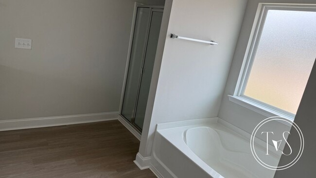 Building Photo - WINTER MOVE-IN SPECIAL: $500 OFF 1ST MONTH'S RENT!**